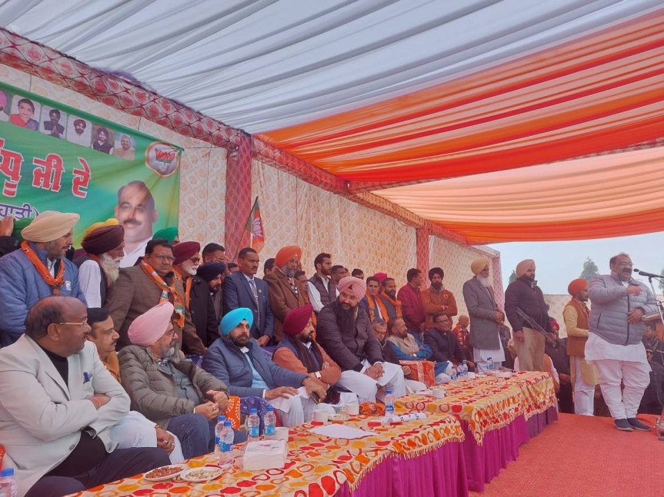 पीसीएस (PCS) और आईएएस (IAS) अधिकारियों ने सरकार के विरुद्ध खोला है मोर्चा, पंजाब सरकार के लिए सबसे शर्मनाक: शर्मा